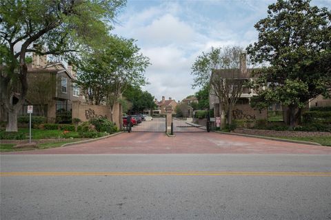 Photo of 1880 White Oak Drive #118, Houston, TX 77009 (MLS # 67326384)
