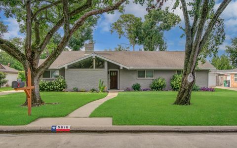 Photo of 9818 Emnora Lane, Houston, TX 77080 (MLS # 83568463)