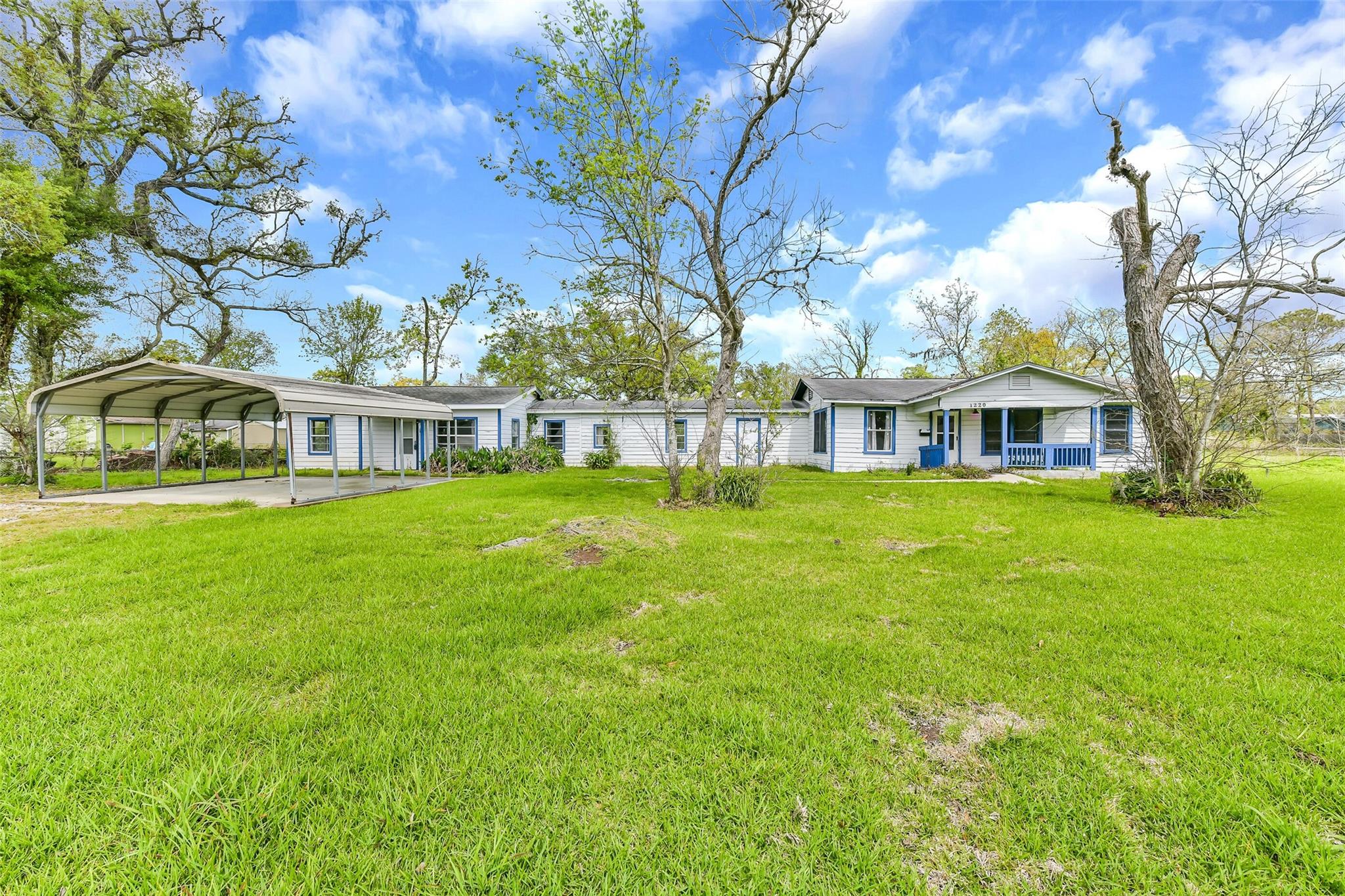 1220 Pecan Street