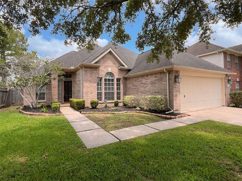 Photo of 3715 Crescent Drive, Pearland, TX 77584 (MLS # 49359772) Photo of 3715 Crescent Drive, Pearland, TX 77584 (MLS # 49359772)