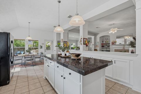 Tiny photo for 2 Camborn Place, The Woodlands, TX 77384 (MLS # 81254536)