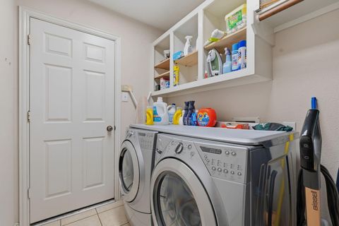 Tiny photo for 2 Camborn Place, The Woodlands, TX 77384 (MLS # 81254536)