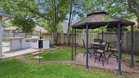 Tiny photo for 2 Camborn Place, The Woodlands, TX 77384 (MLS # 81254536)