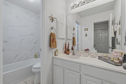 Tiny photo for 2 Camborn Place, The Woodlands, TX 77384 (MLS # 81254536)