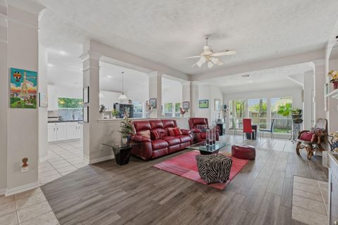 Tiny photo for 2 Camborn Place, The Woodlands, TX 77384 (MLS # 81254536)