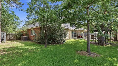 Tiny photo for 2 Camborn Place, The Woodlands, TX 77384 (MLS # 81254536)