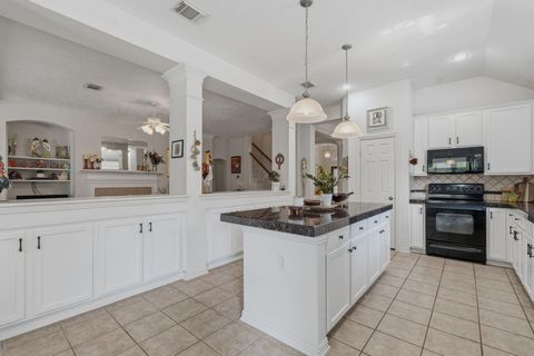 Tiny photo for 2 Camborn Place, The Woodlands, TX 77384 (MLS # 81254536)