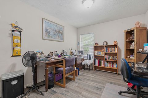 Tiny photo for 2 Camborn Place, The Woodlands, TX 77384 (MLS # 81254536)