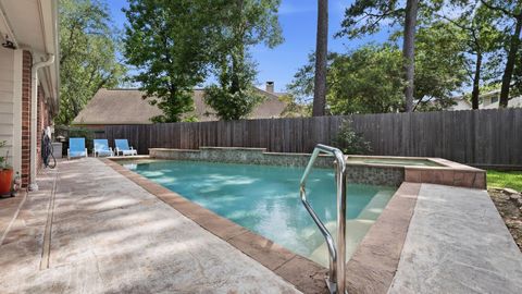 Tiny photo for 2 Camborn Place, The Woodlands, TX 77384 (MLS # 81254536)