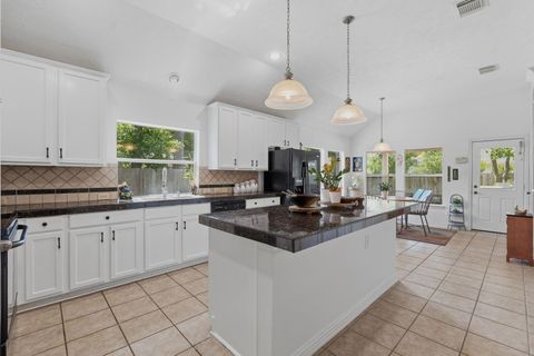 Tiny photo for 2 Camborn Place, The Woodlands, TX 77384 (MLS # 81254536)