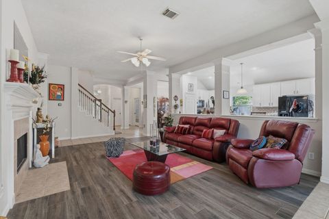 Tiny photo for 2 Camborn Place, The Woodlands, TX 77384 (MLS # 81254536)