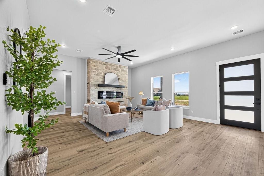 484 Angus Trail