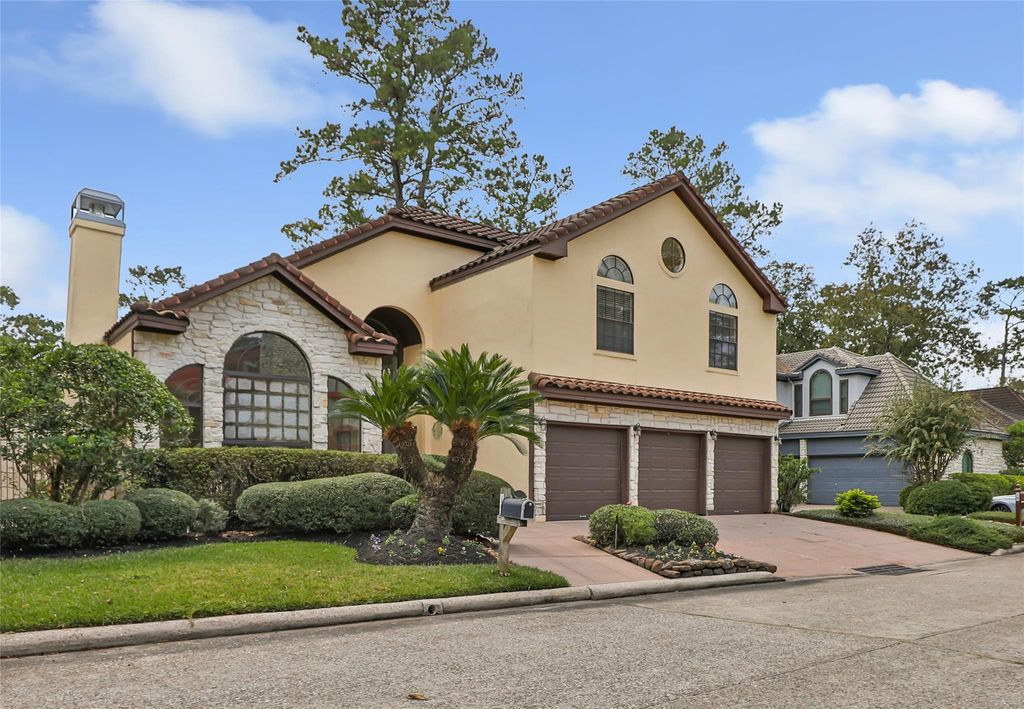 Photo of 16 Kingwood Villas Court Ct, Kingwood, TX 77339 (MLS # 42000681)