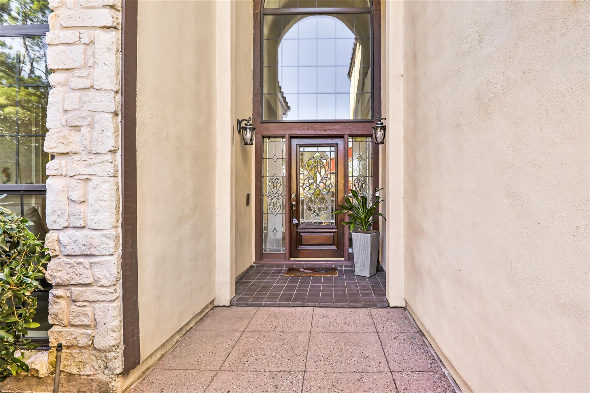 16 Kingwood Villas Court