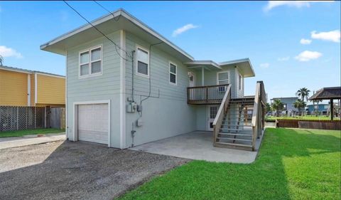 Photo of 109 Bayou Vista Dr, Hitchcock, TX 77563 (MLS # 65759195)
