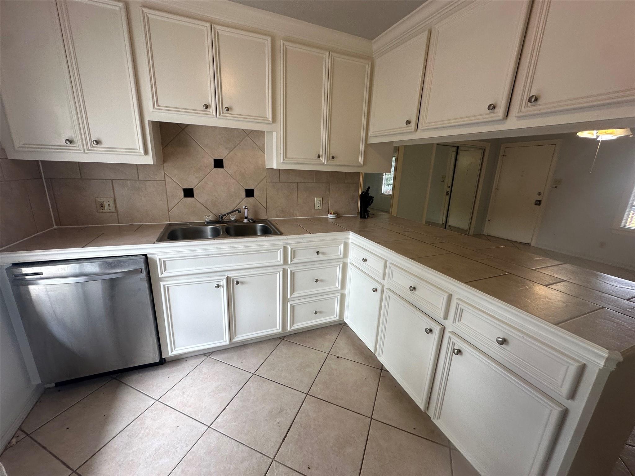 613 Pacific Street 3