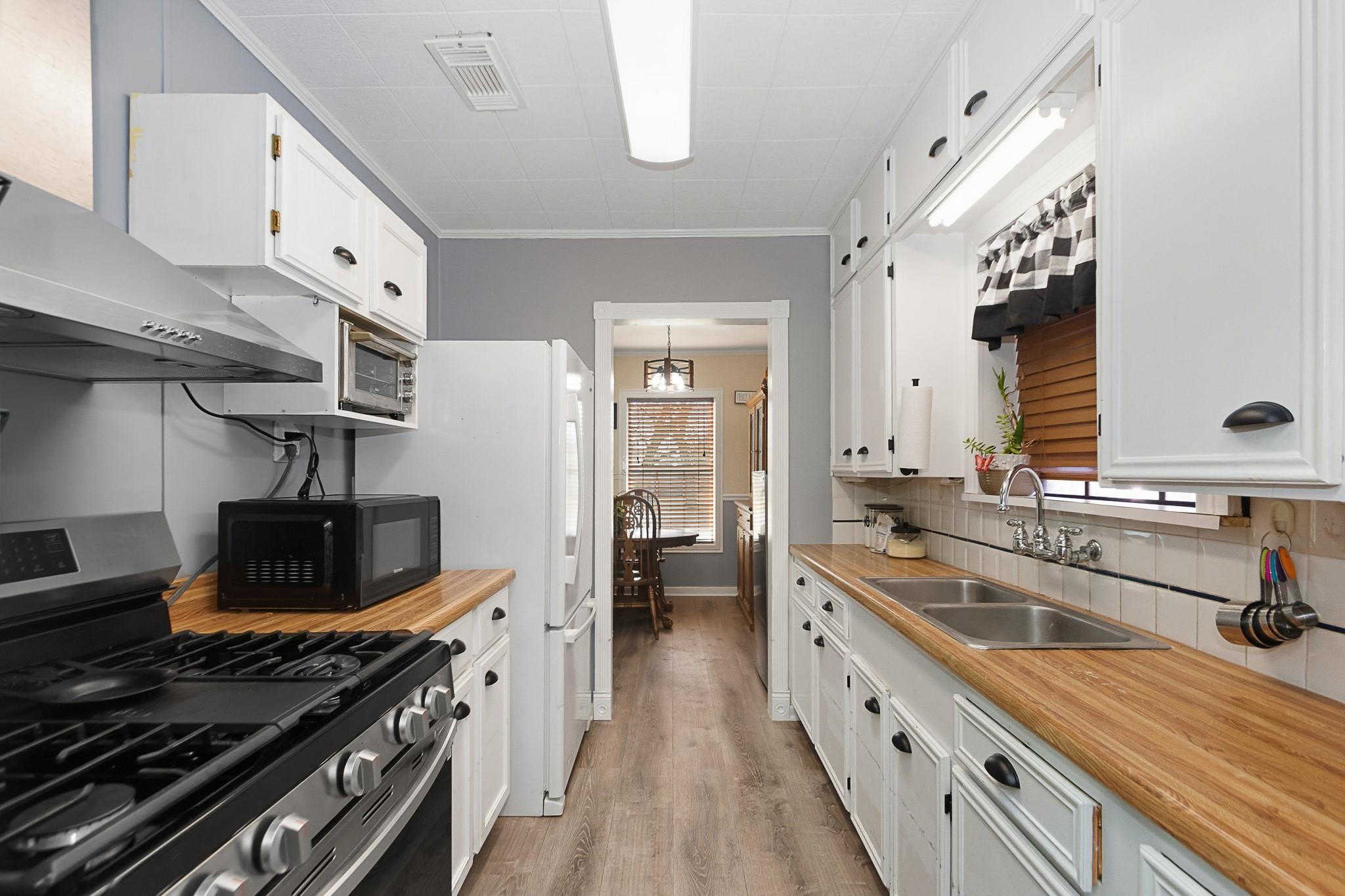 1406 W 6th Street