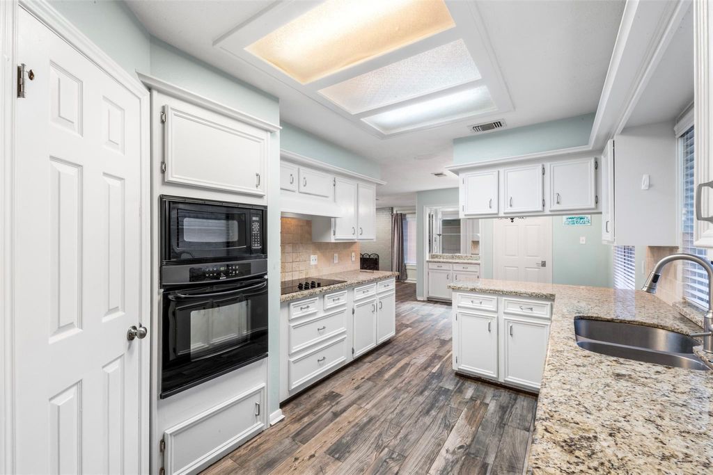 Photo of 3922 Valley Haven Drive, Houston, TX 77339 (MLS # 15986403)