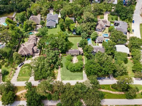 Photo of 717 Garden Oaks Boulevard, Houston, TX 77018 (MLS # 65306919)