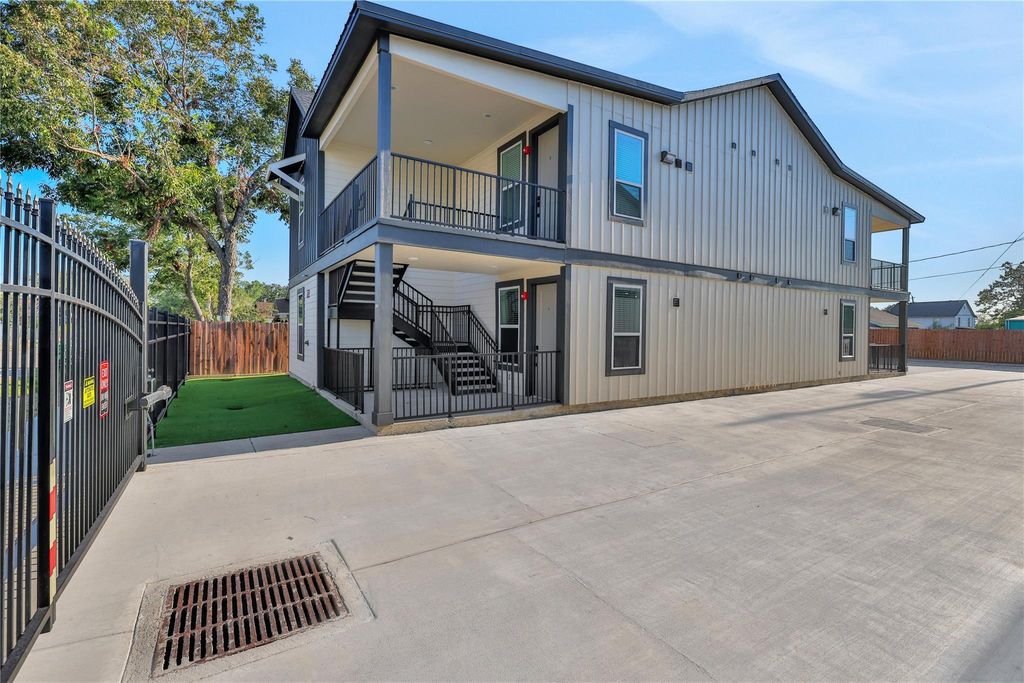 Photo of 2613 Delafield Street #101, Houston, TX 77023 (MLS # 47586225)