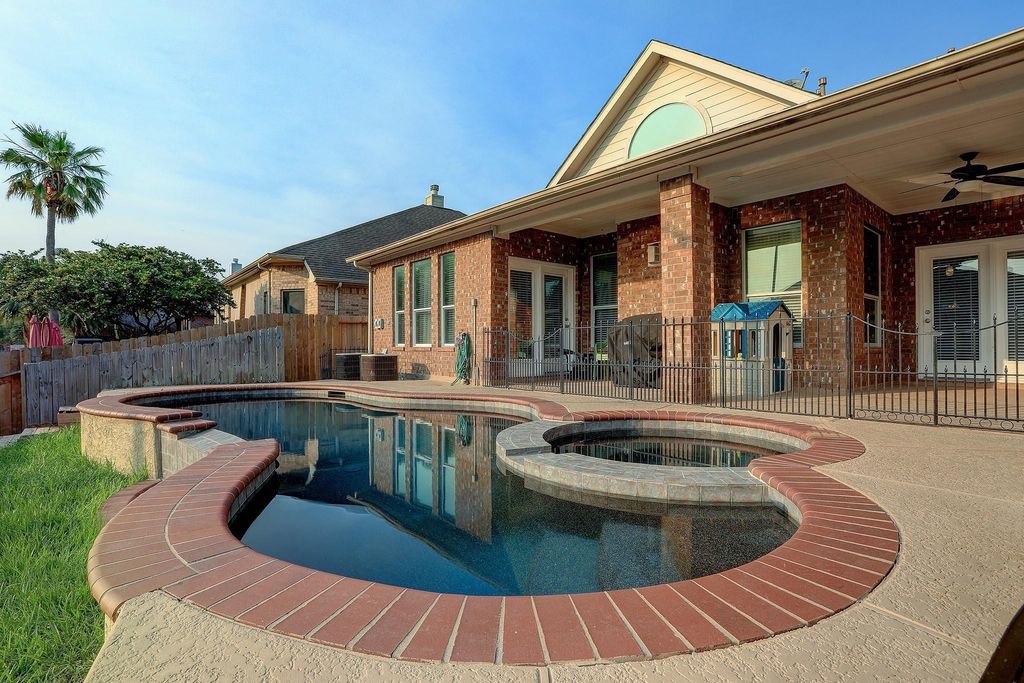 Photo of 313 Marina Oaks Court, League City, TX 77565 (MLS # 49729149)