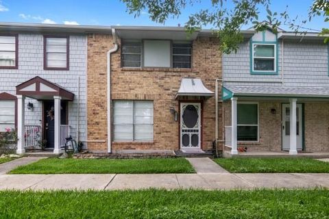 Townhouse For Sale - 4085 Young Street<br/> Pasadena, TX 77504