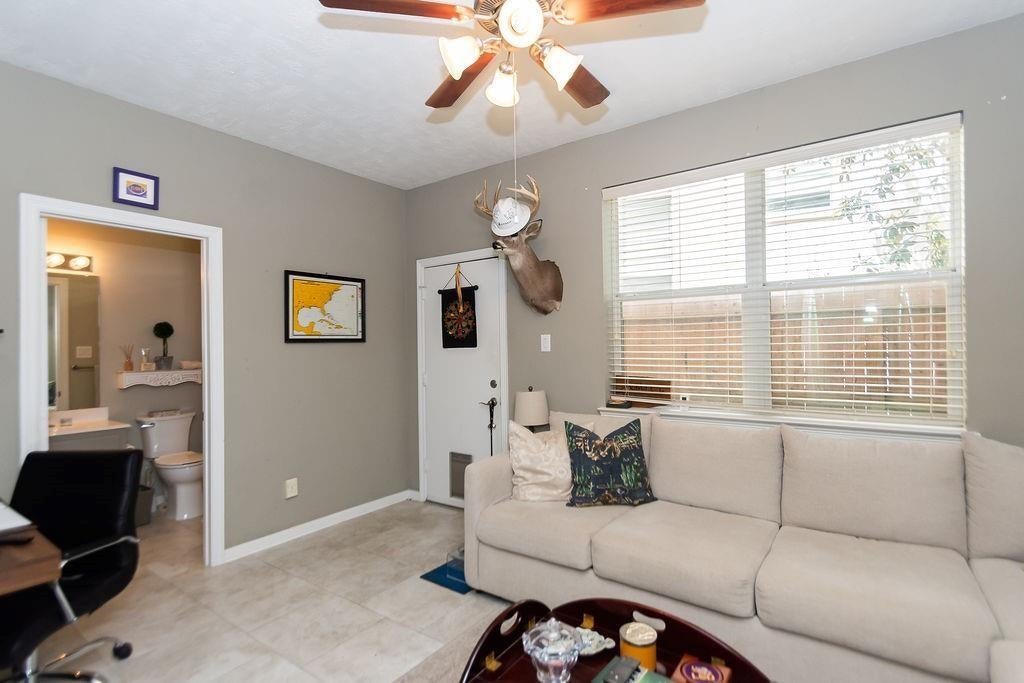 2127 Stacy Glen