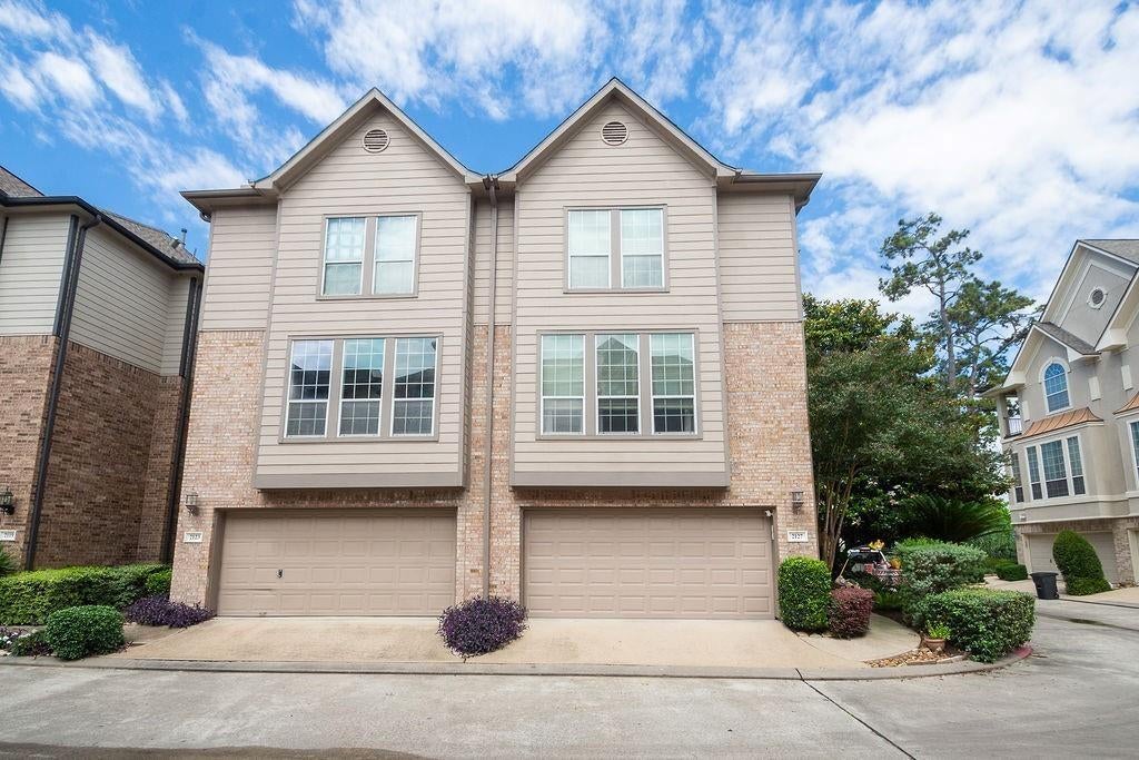 2127 Stacy Glen