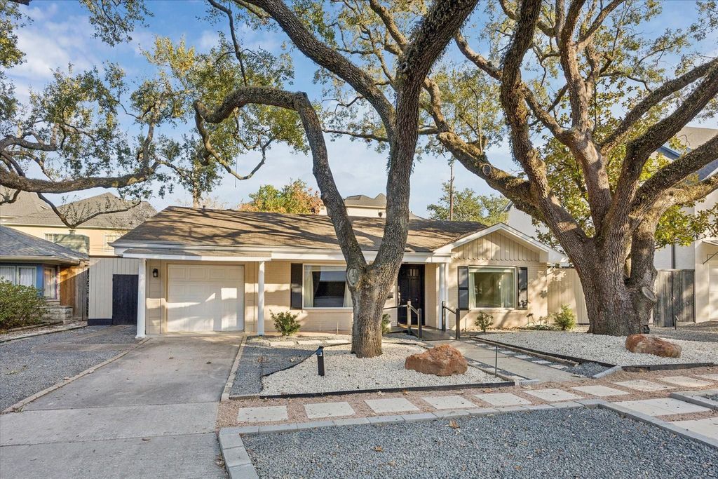 Photo of 2619 Eastgrove Lane, Houston, TX 77027 (MLS # 32405545)