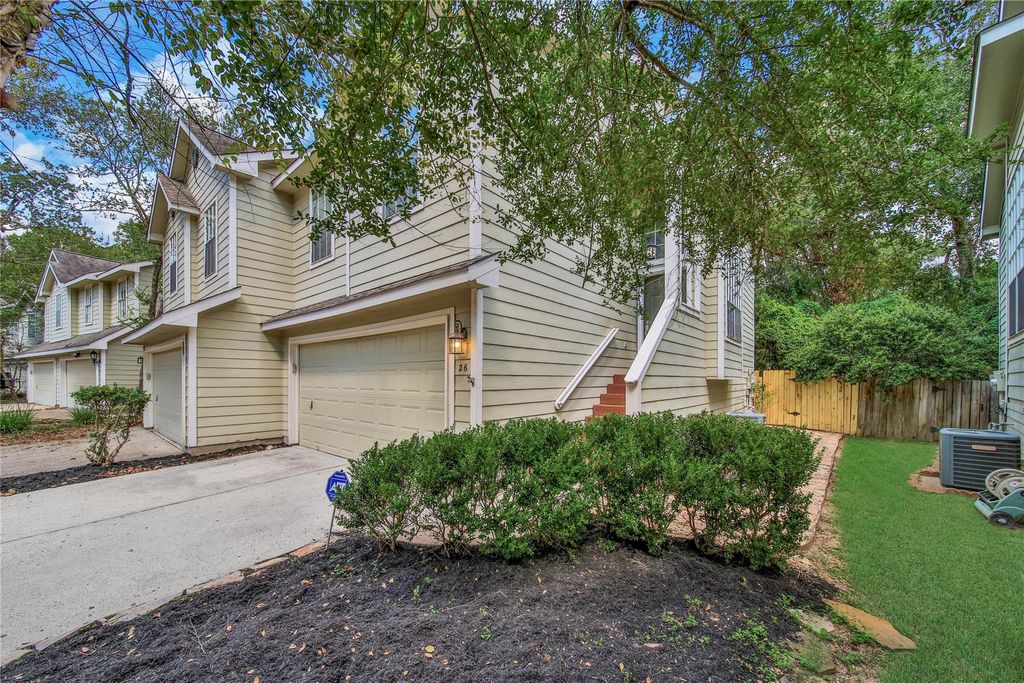 Photo of 26 N Walden Elms Circle, The Woodlands, TX 77382 (MLS # 76732776)