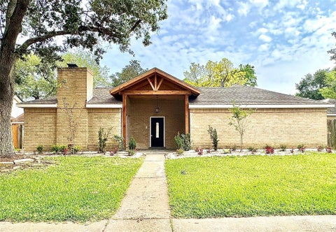 Photo of 14307 Piping Rock LN, Houston, TX 77077 (MLS # 76177718)