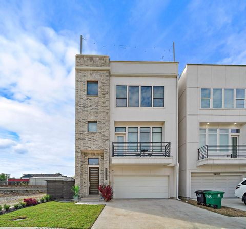 Photo of 1603 Holly Street, Houston, TX 77007 (MLS # 65121036)