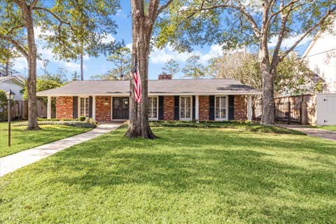 Photo of 737 Country Lane, Houston, TX 77024 (MLS # 21580135)