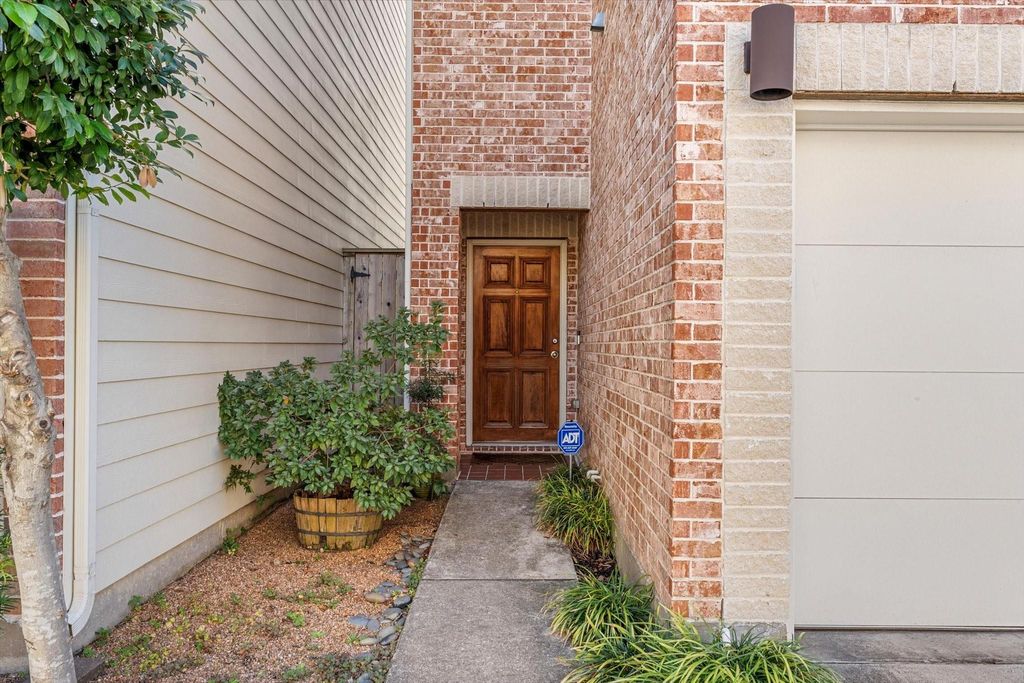 Photo of 650 Westcross Street #57, Houston, TX 77018 (MLS # 34081583)