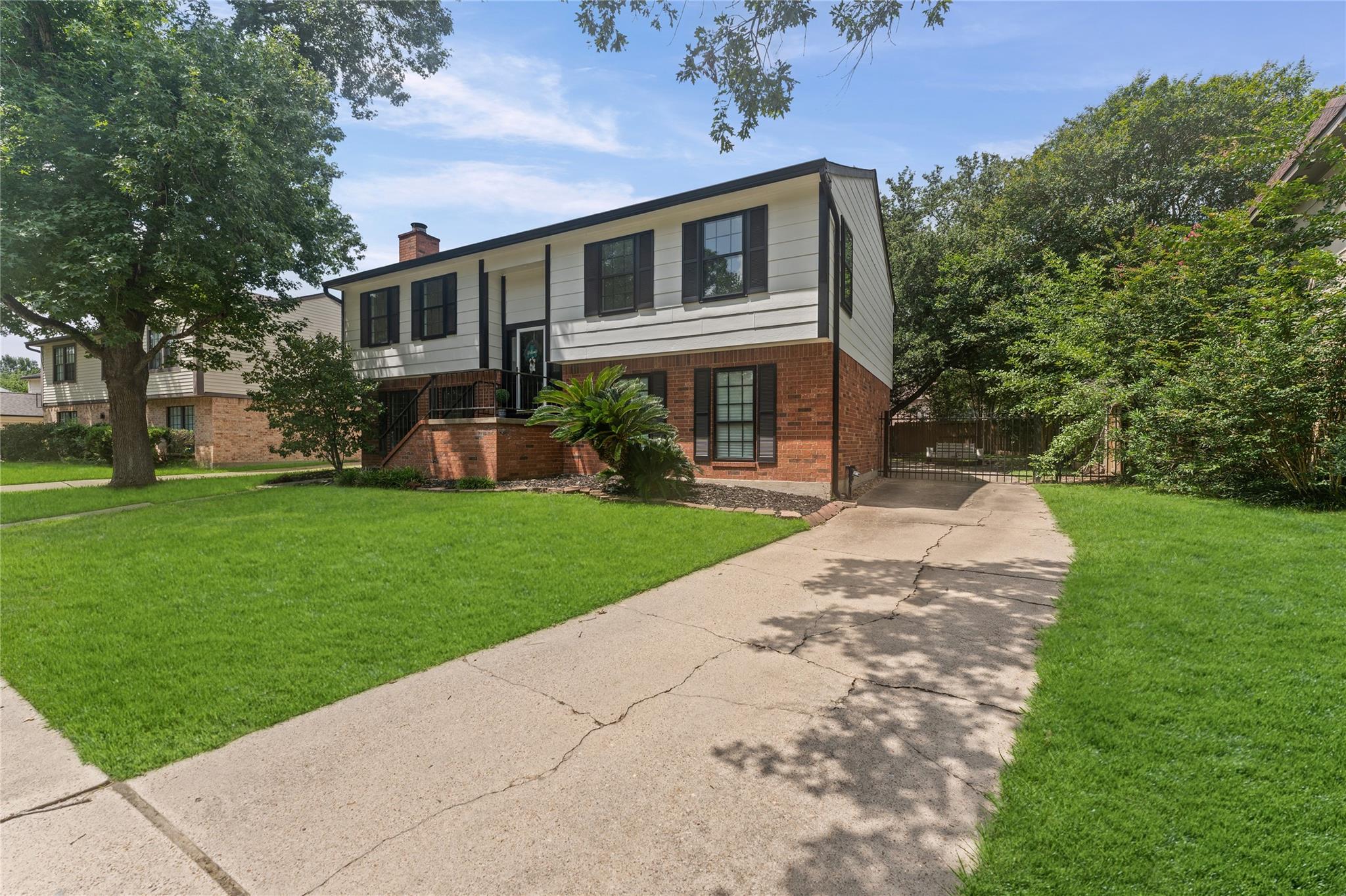 15819 Maple Manor Drive