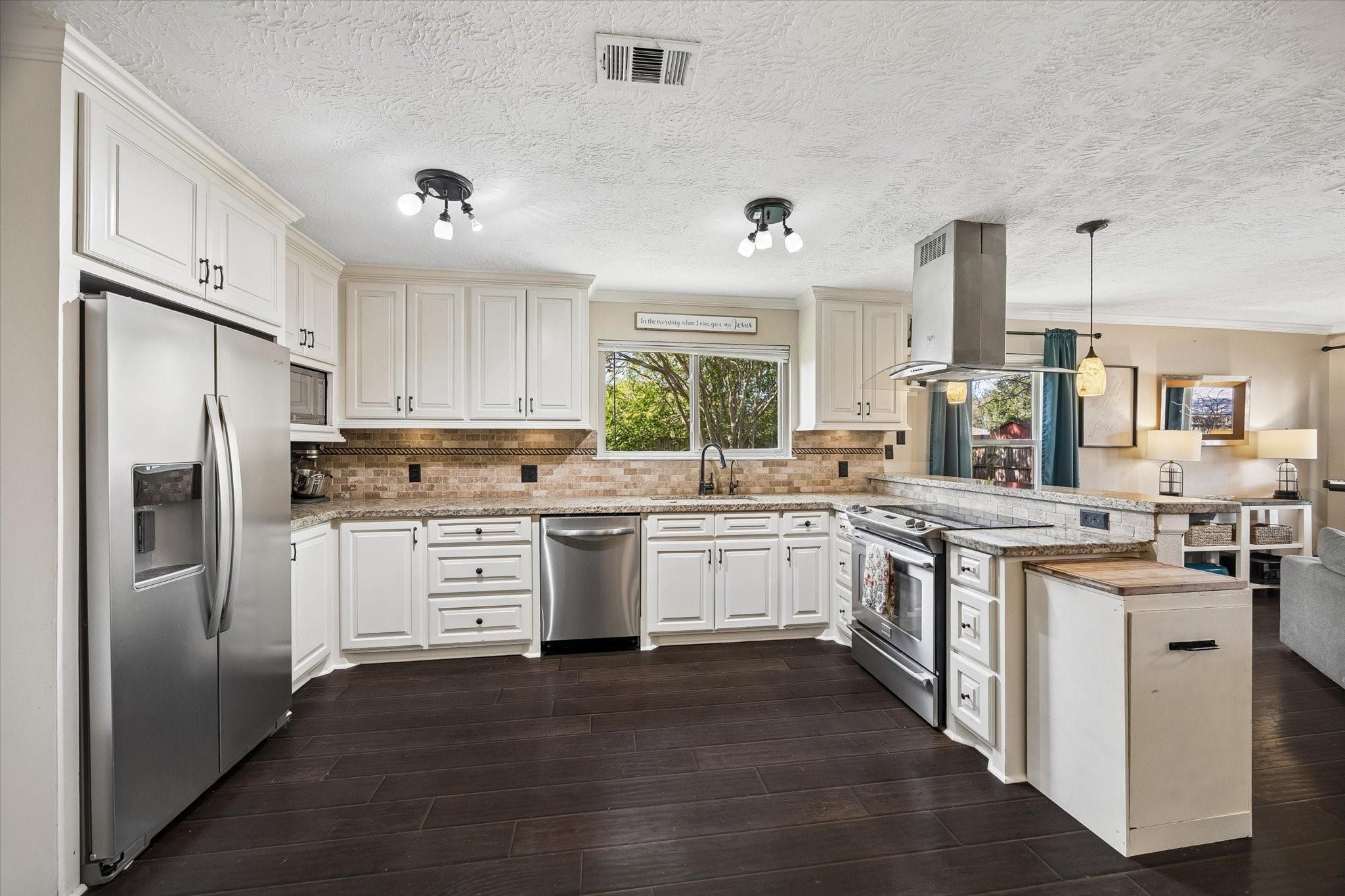 6223 Vinewood Lane