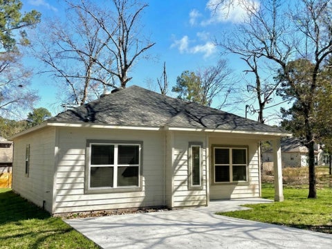 Photo of 15852 Pecan Drive, Montgomery, TX 77356 (MLS # 43024735)