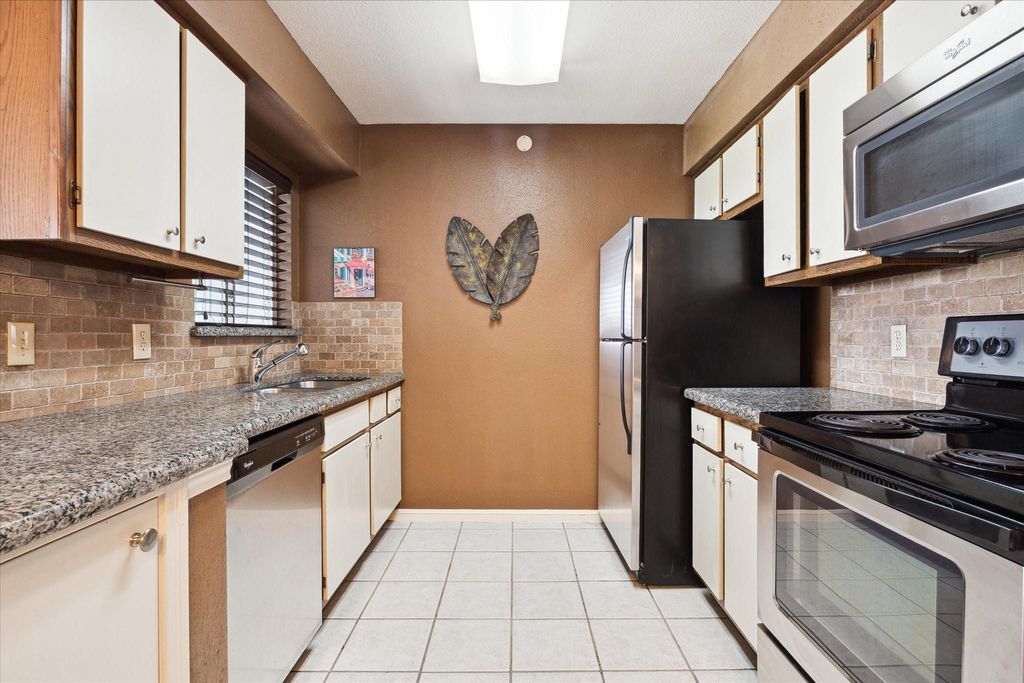 Photo of 18617 Egret Bay Boulevard #308, Webster, TX 77058 (MLS # 16724086)