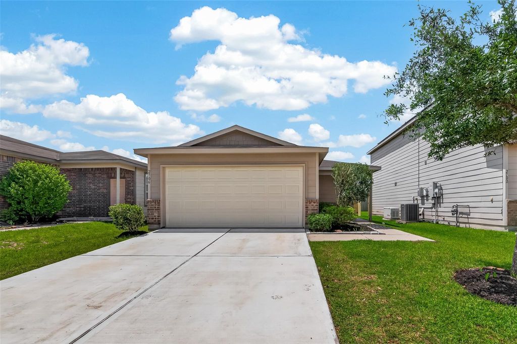 Photo of 2706 Skyview Silver Drive, Houston, TX 77047 (MLS # 28380879)
