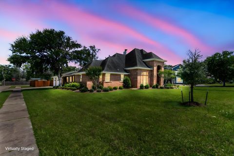 Photo of 51 Oak Hollow Circle, Lake Jackson, TX 77566 (MLS # 32889074)