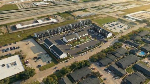 Photo of 81 Northpoint Dr Building 5b, Houston, TX 77060 (MLS # 62769140)