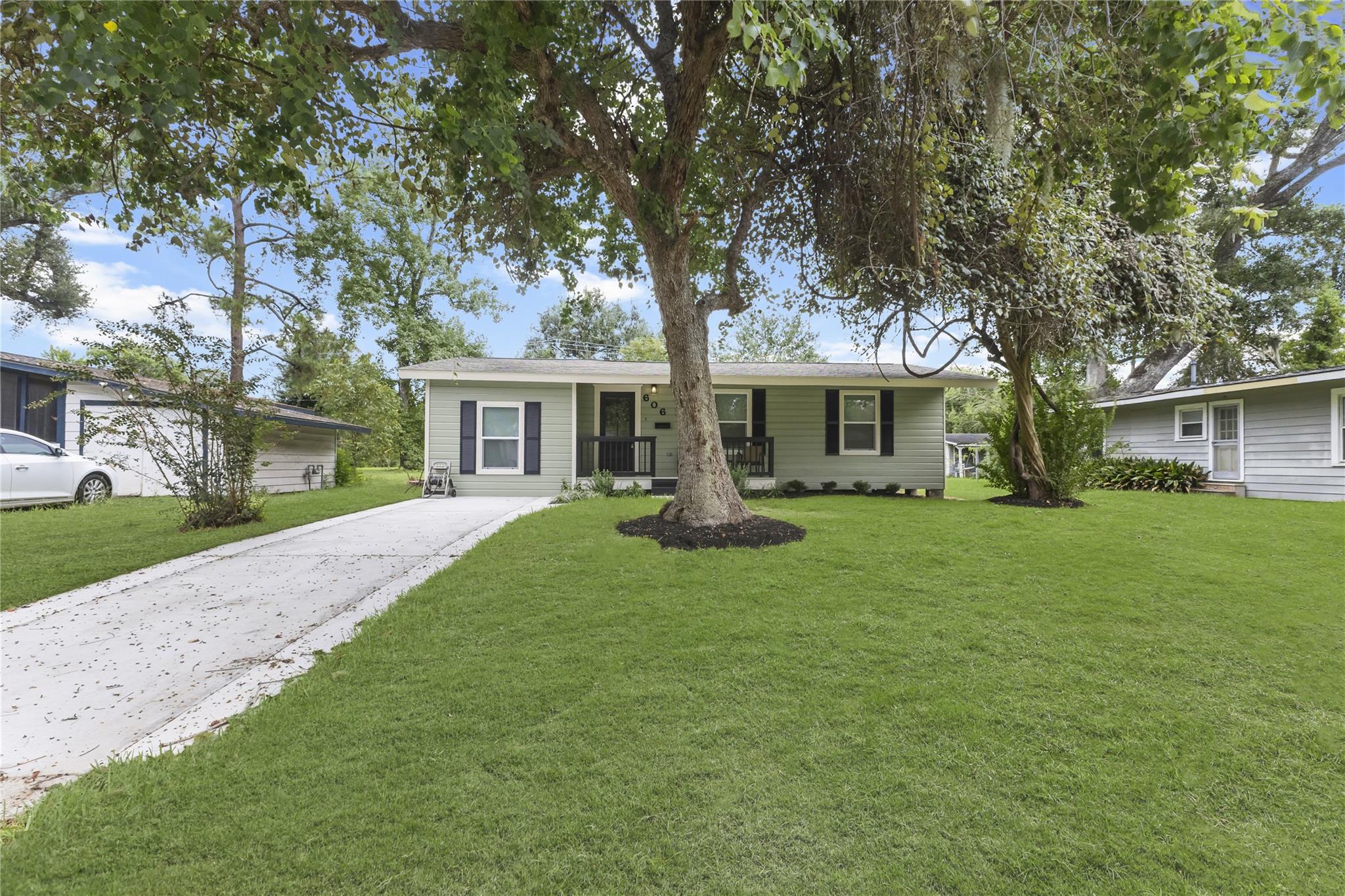 606 Winding Way Street