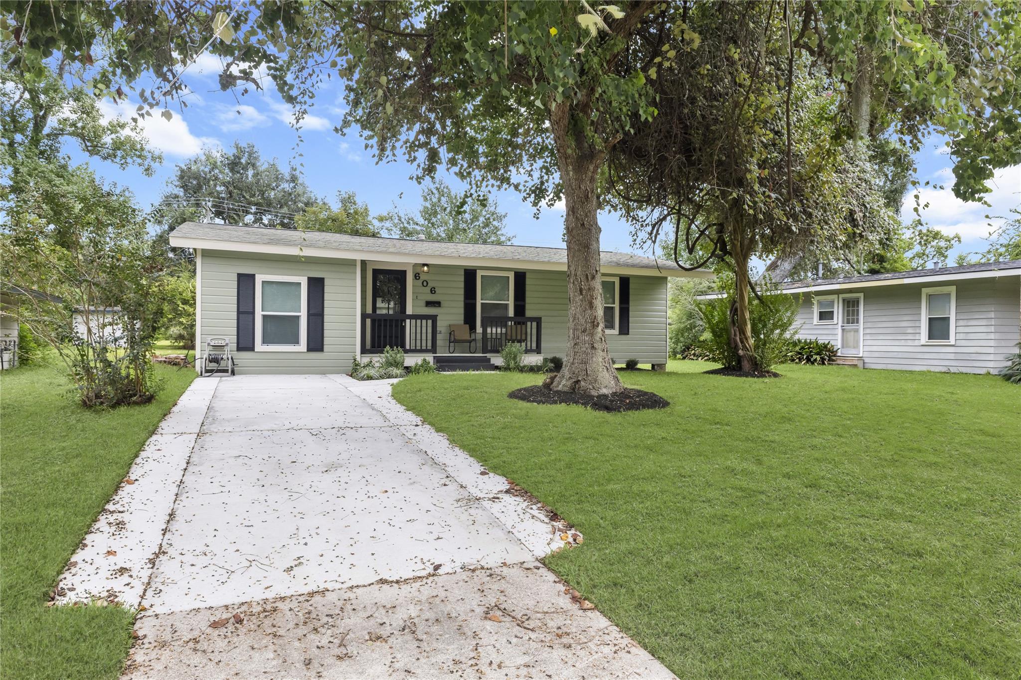606 Winding Way Street