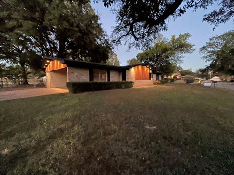 Photo of 106 Rosewood Drive, Crockett, TX 75835 (MLS # 92810677)
