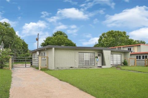 Photo of 7537 Westover Street #B, Houston, TX 77087 (MLS # 85999172)