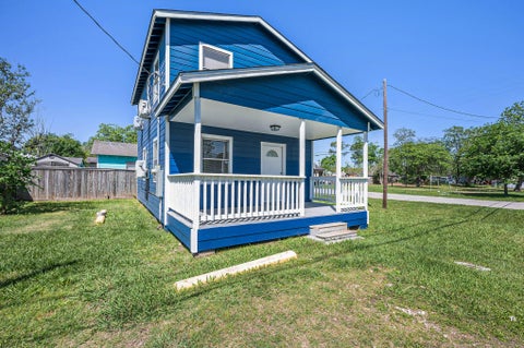 Photo of 517 Center Street, Richmond, TX 77469 (MLS # 60242740)