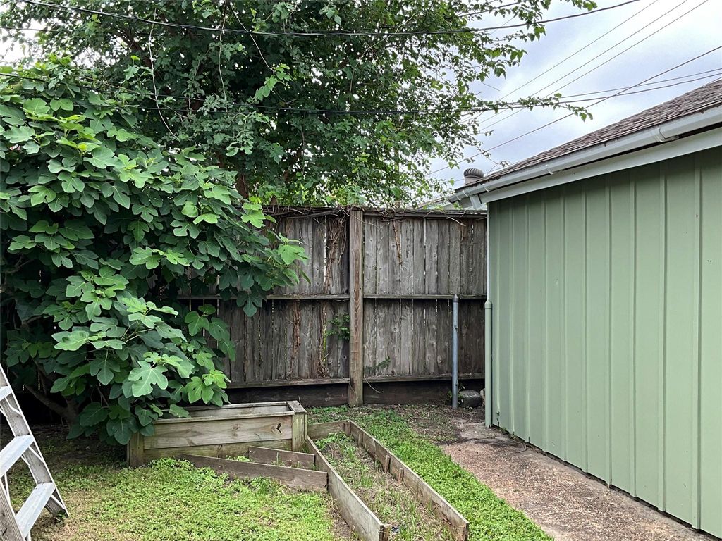 Photo of 4806 Alamo Drive, Galveston, TX 77551 (MLS # 34374641)