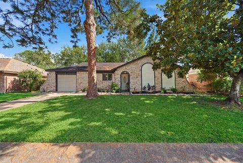 Photo of 12510 White Plains Drive, Houston, TX 77089 (MLS # 29931396)