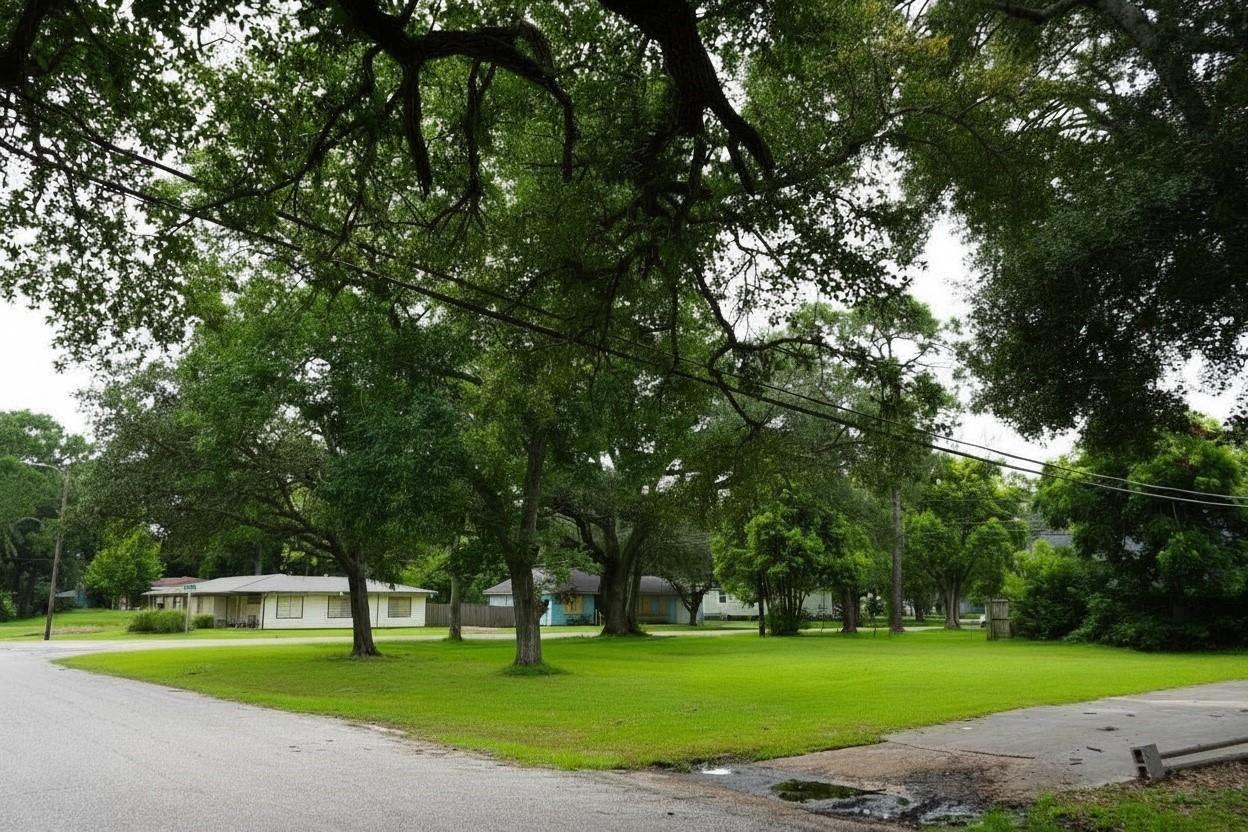 2606 N Houston Drive