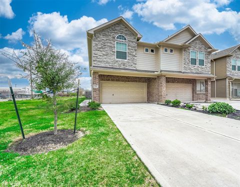 Photo of 532 N 6th Street, La Porte, TX 77571 (MLS # 97749088)
